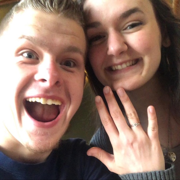 Meet your posher, Alexandra🌿 - Picture 5 of 5